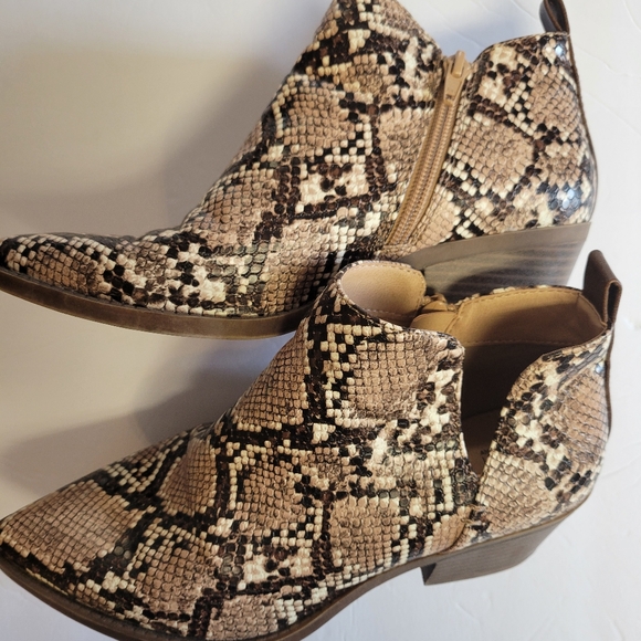 Snake Skin Faux Leather Ankle Booties Size 6.5 - Picture 2 of 2